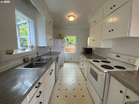 1715 NW 35th Place Lincoln City OR 97367