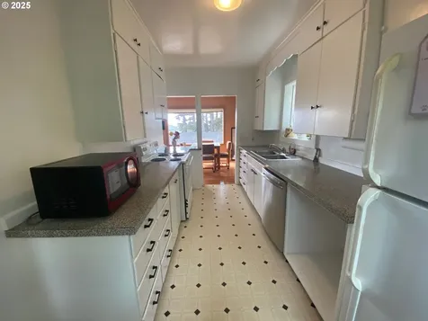 1715 NW 35th Place Lincoln City OR 97367