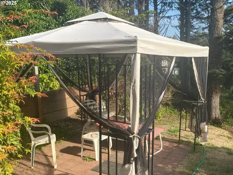 1715 NW 35th Place Lincoln City OR 97367