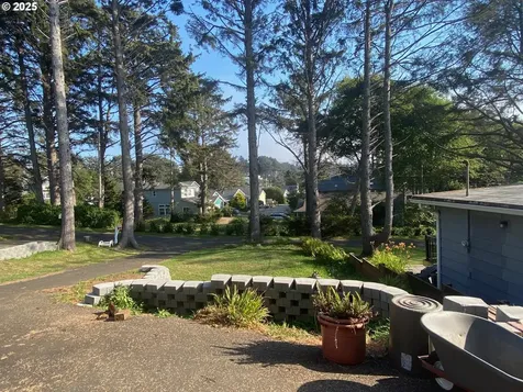 1715 NW 35th Place Lincoln City OR 97367