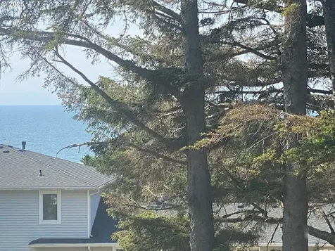 1715 NW 35th Place Lincoln City OR 97367