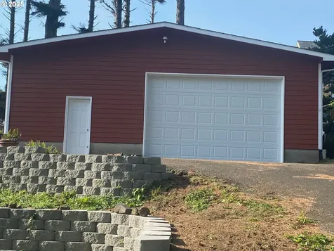 1715 NW 35th Place Lincoln City OR 97367