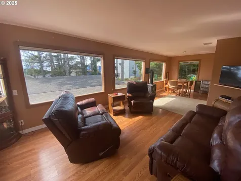 1715 NW 35th Place Lincoln City OR 97367