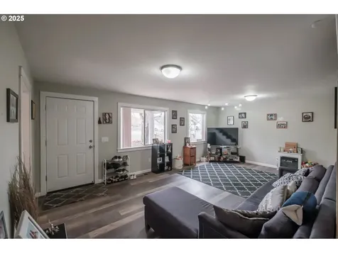 1205 4th Avenue Sweet Home OR 97386