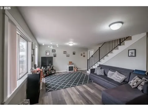 1205 4th Avenue Sweet Home OR 97386