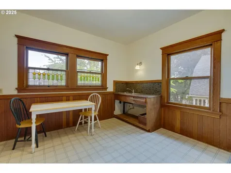 1403 SE Salmon Street Portland OR 97214