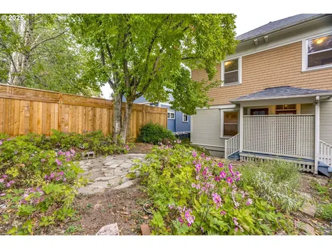 1403 SE Salmon Street Portland OR 97214
