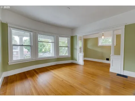 1403 SE Salmon Street Portland OR 97214