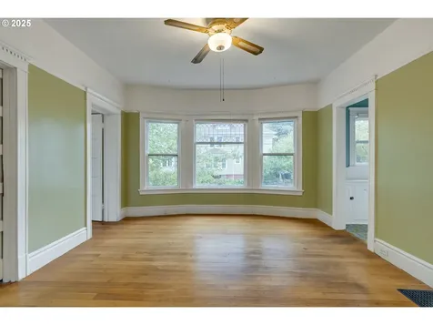1403 SE Salmon Street Portland OR 97214