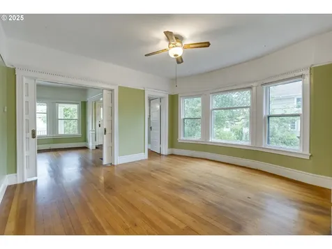 1403 SE Salmon Street Portland OR 97214
