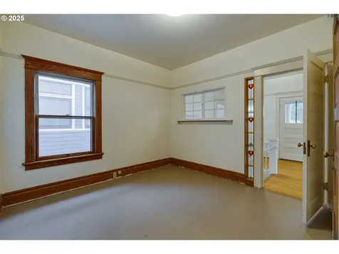 1403 SE Salmon Street Portland OR 97214