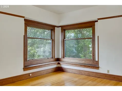 1403 SE Salmon Street Portland OR 97214