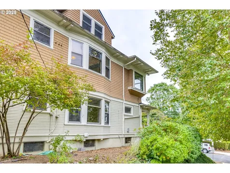 1403 SE Salmon Street Portland OR 97214