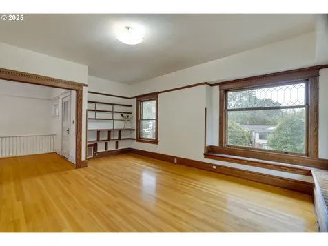 1403 SE Salmon Street Portland OR 97214