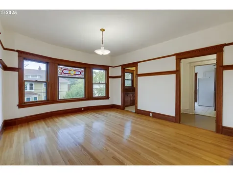 1403 SE Salmon Street Portland OR 97214