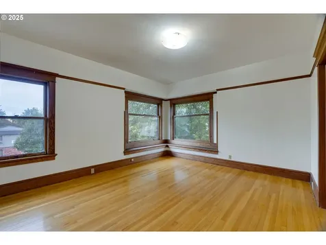 1403 SE Salmon Street Portland OR 97214