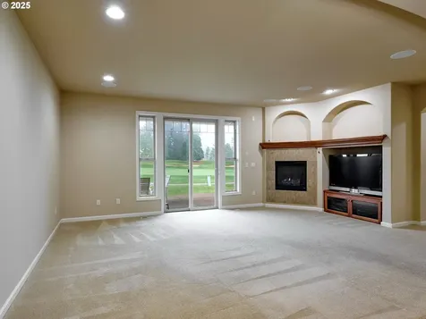 429 Turnberry Avenue Woodburn OR 97071