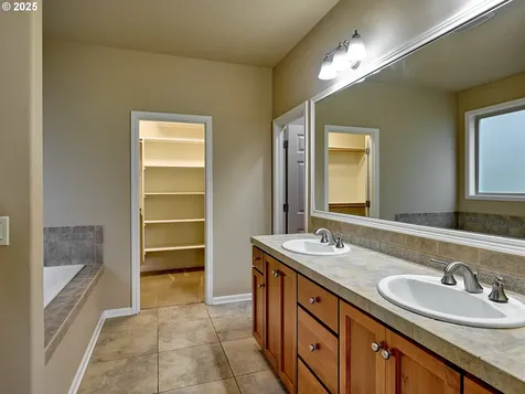 429 Turnberry Avenue Woodburn OR 97071