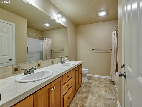 429 Turnberry Avenue Woodburn OR 97071