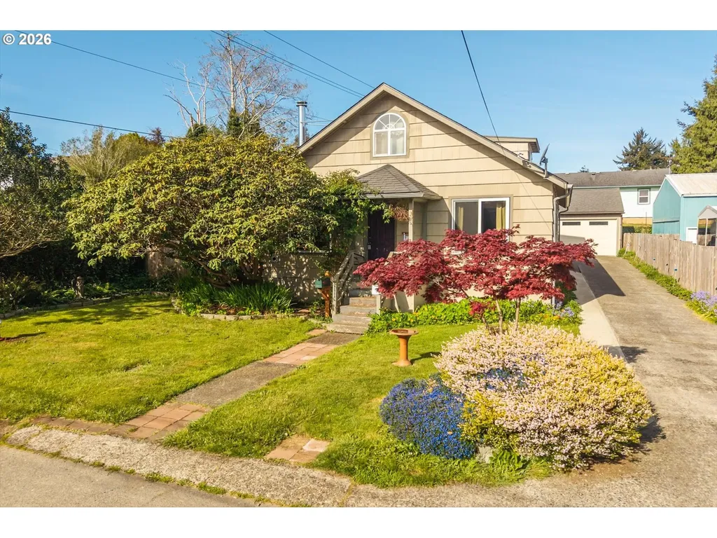 2988 Sheridan Avenue North Bend OR 97459