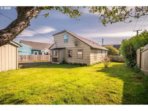 2988 Sheridan Avenue North Bend OR 97459