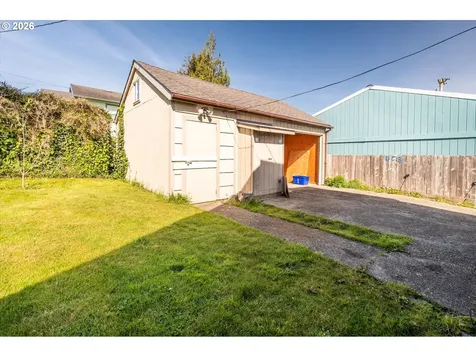 2988 Sheridan Avenue North Bend OR 97459
