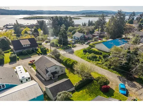 2988 Sheridan Avenue North Bend OR 97459