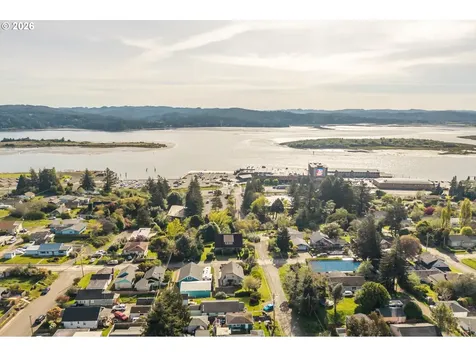 2988 Sheridan Avenue North Bend OR 97459