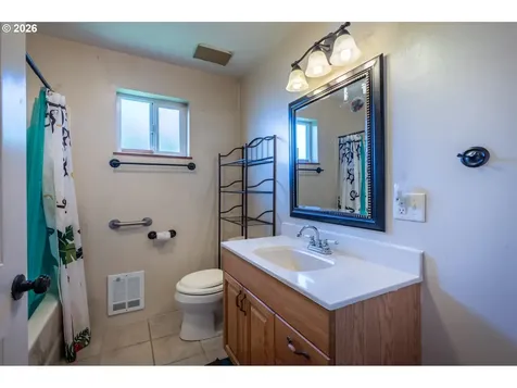 2988 Sheridan Avenue North Bend OR 97459