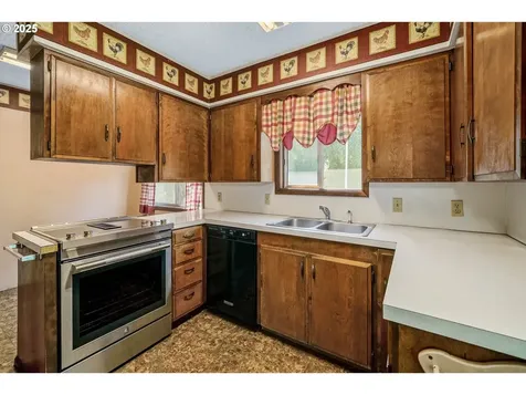 3295 Camellia Drive S Salem OR 97302