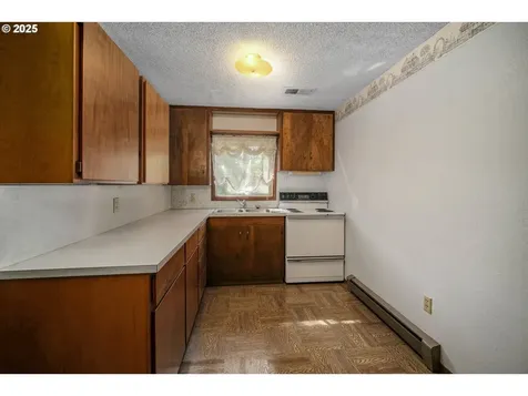 3295 Camellia Drive S Salem OR 97302