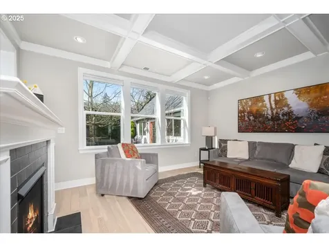 5863 NE 36th Avenue Portland OR 97211