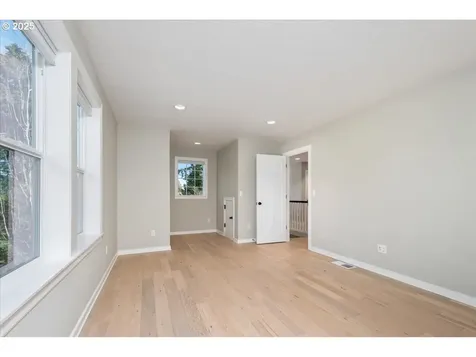5863 NE 36th Avenue Portland OR 97211
