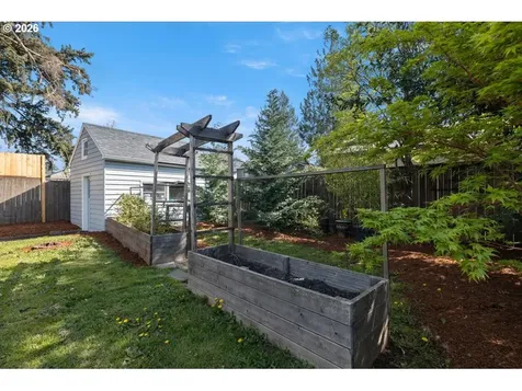 8260 N Wayland Avenue Portland OR 97203