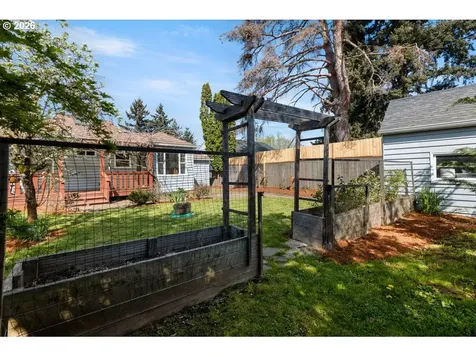 8260 N Wayland Avenue Portland OR 97203