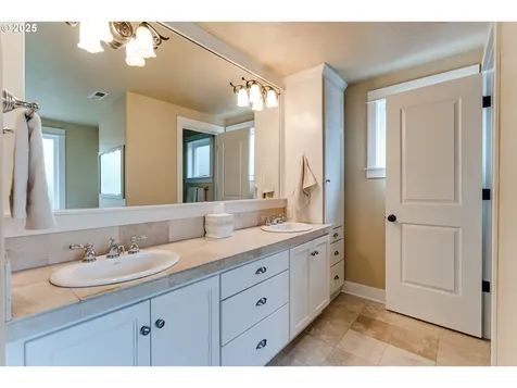 2154 Sparrow Court Eugene OR 97401