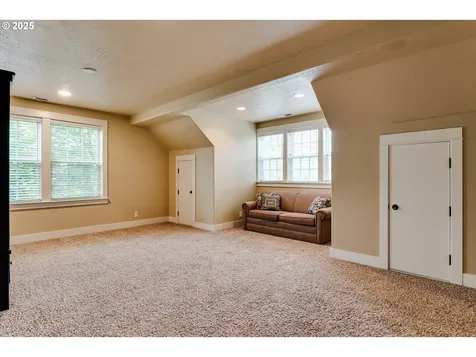 2154 Sparrow Court Eugene OR 97401