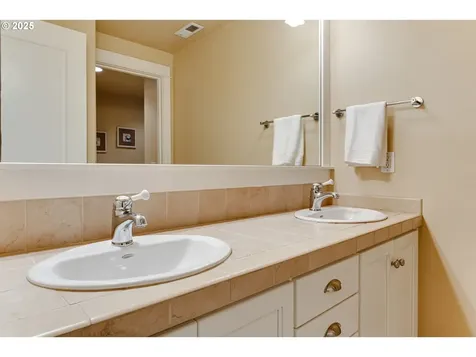 2154 Sparrow Court Eugene OR 97401