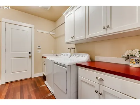 2154 Sparrow Court Eugene OR 97401