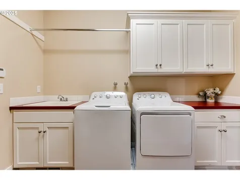2154 Sparrow Court Eugene OR 97401