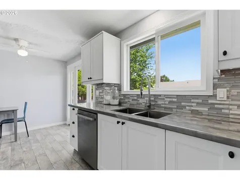 1808 NW 94th Street Vancouver WA 98665