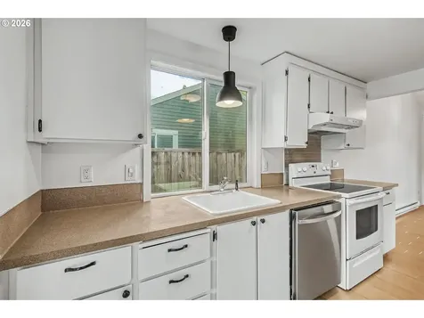 5545 NW Ridgemoor Court Portland OR 97229