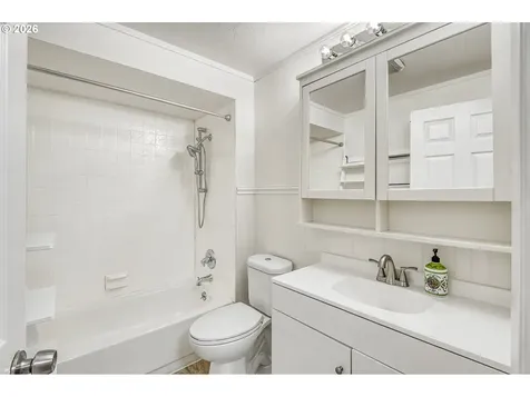 5545 NW Ridgemoor Court Portland OR 97229