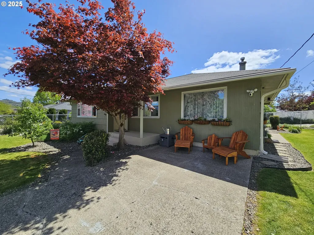 1899 Linnell Avenue Roseburg OR 97471