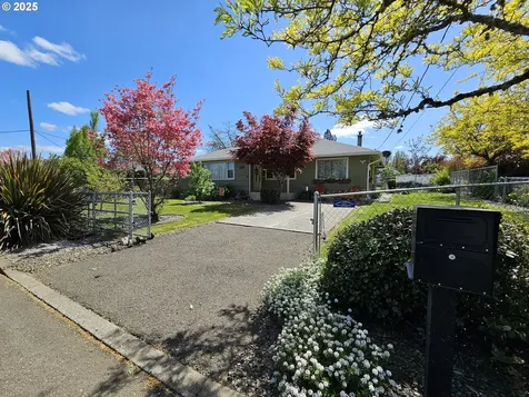 1899 Linnell Avenue Roseburg OR 97471