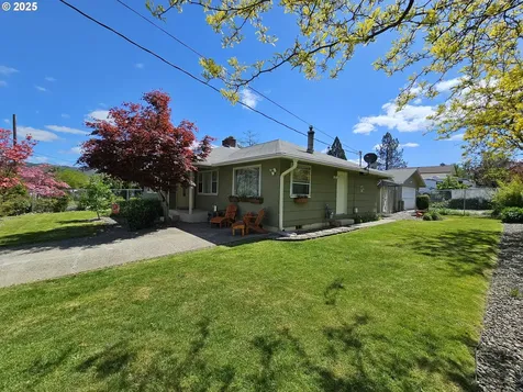 1899 Linnell Avenue Roseburg OR 97471