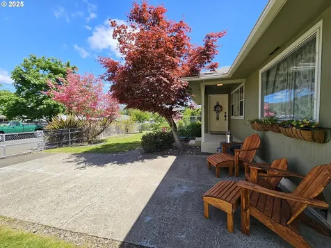 1899 Linnell Avenue Roseburg OR 97471