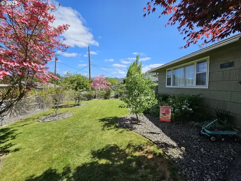 1899 Linnell Avenue Roseburg OR 97471