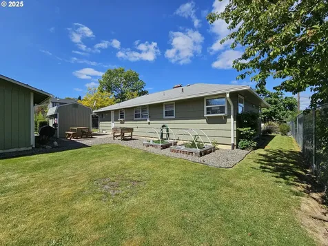 1899 Linnell Avenue Roseburg OR 97471