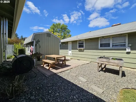 1899 Linnell Avenue Roseburg OR 97471